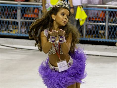 preteen carnival queen breaks down in tears at rio s carnival