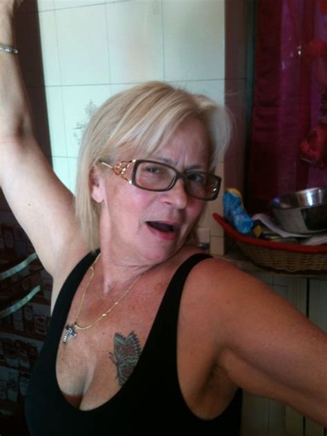 amateur proud saggy grannies nice cleavage 45 all with glasses high