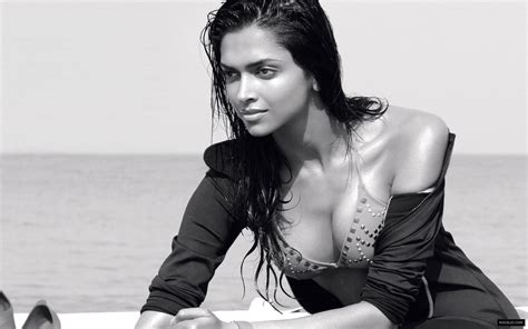 top 10 deepika padukone hot pics that will make you go crazy