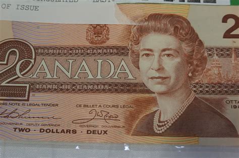 canadian  dollar banknote uncirculated  year  issue big valley auction
