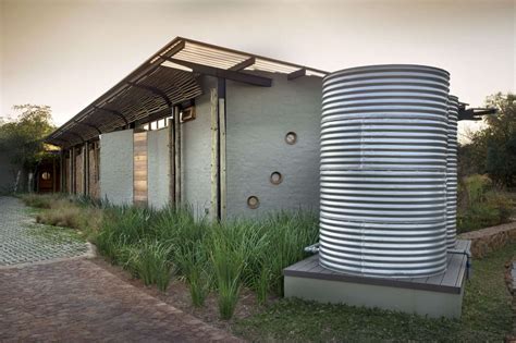 melange de pierres  bois pour une maison dans la brousse sud africaine construire tendance
