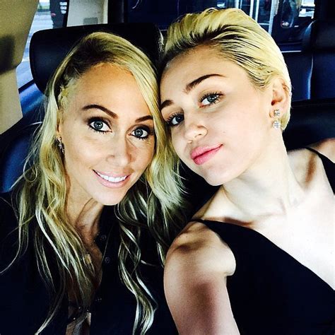 Miley Cyrus Brought Her Mother To The Grammys Stars Take You Inside