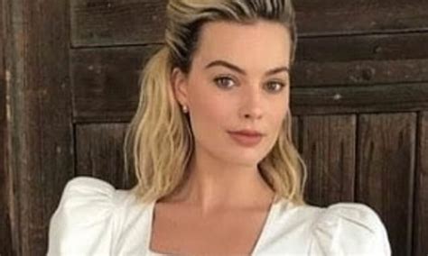 margot robbie admits her friends won t let her in the kitchen after she