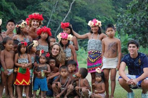 see the traditional dress of the embera and wounaan