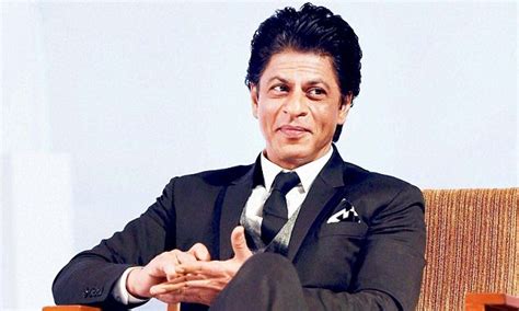 shah rukh khan unveils the book srk 25 years of a life daily mail online