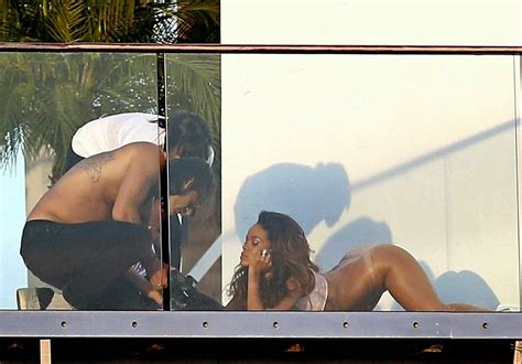 rihanna nude pics leaked complete collection [updated]