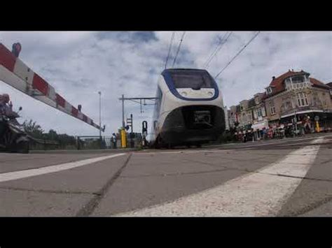 spoorwegovergang naarden bussem dutch railroad crossing youtube