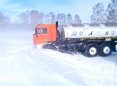 dumpertnl vrachtwagenchauffeur  sneeuw