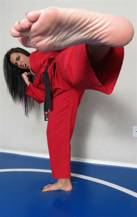pin by tee on karate martial arts girl female martial artists