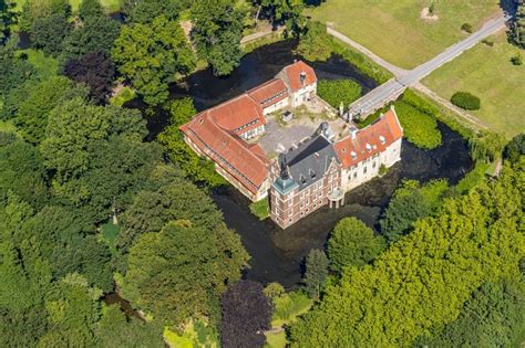 senden aus der vogelperspektive wassergraben mit wasserschloss schloss