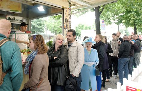 die queen macht ueberall  berlin eine gute figur bz die stimme