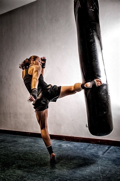 Pin By Muay Thai Teacher On Sport Féminin Muay Thai Boxing Girl