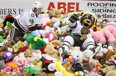 Photos Hershey Bears Fans Set New Record With 17 295 Teddy Bears