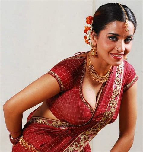 hot girls of world mallu aunty downblowse sexy saree photos