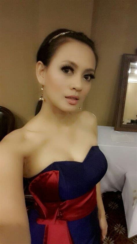 Selebritis Artis Model Full Koleksi Foto Seksi Cantik Yeyen Lidya Hot