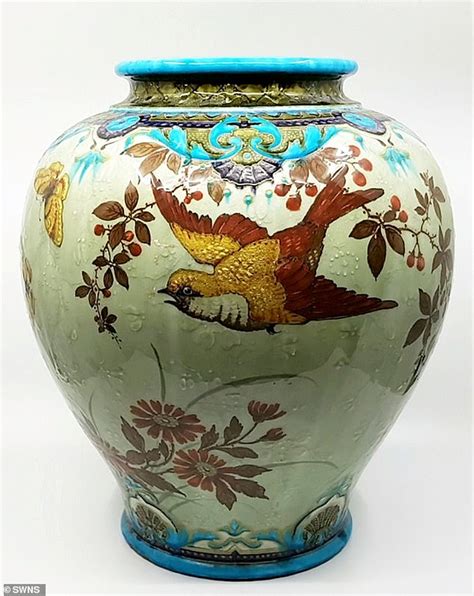 vase sells      recognised  work  celebrated  century french potter
