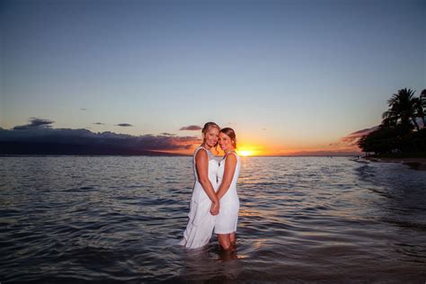 Beautiful Lesbian Wedding Photography Ideas Beach Ocean Sunset