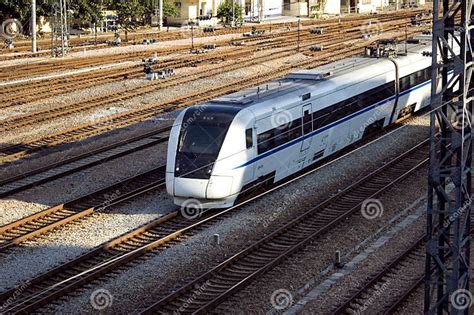 snelle chinese trein stock foto image  spoorweg trein