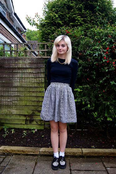 sophie bee cow vintage monochrome skirt peacocks long sleeved black top topshop sparkly