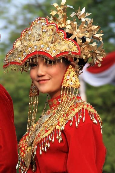 warna warni budaya  karnaval nusantara hut   ri kesenian situs budaya indonesia