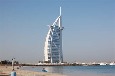 emirati lusso sabbia grattacieli e piste da sci dune balene e