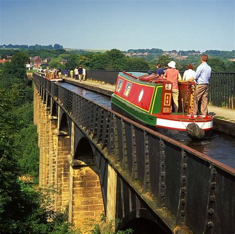 pontcysyllte aqueduct  wales carries  llangollen canal   river dee rpics
