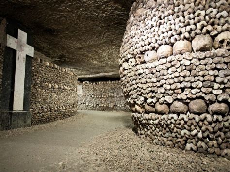 paris catacombs  bones    million souls   city