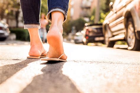 hoe gezond  het om de hele zomer op slippers te lopen de standaard