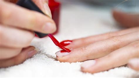 Gel Nails Investigation Launched Into Gel Polish Allergic Reactions