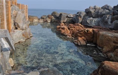 shirahama di jepang tempat mandi air panas sambil bugil di pantai