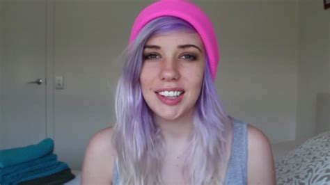 cutie camgirl with light purple hair girlswithneonhair