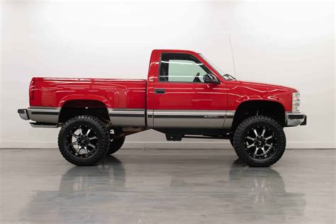 chevy trucks lifted  pickup experts ultimate rides