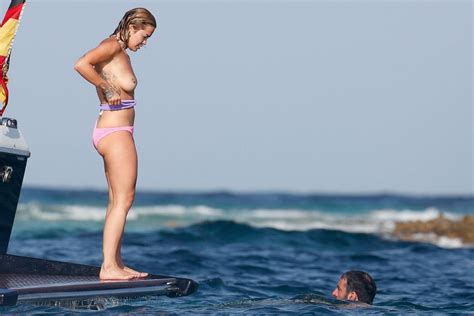 Rita Ora Nude Boobs On A Yacht With Romain Gavras 10 Photos And