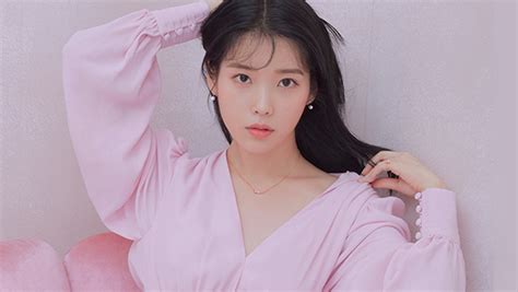 Review Terbaru Iu Korean Singer