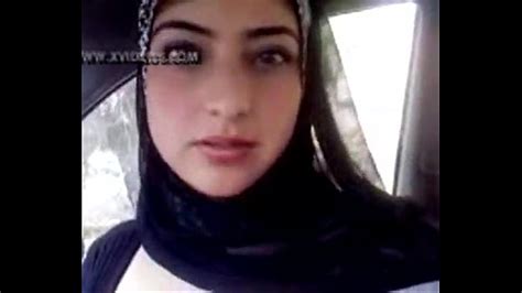 Desi Paki Muslim Hijab Shows Her Big Busty Boobs In Car