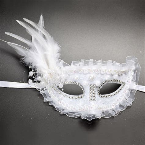 2019 Fashion Carnival Halloween Party Lace Half Face Feather Masquerade