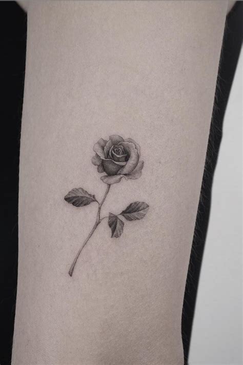 beautiful small floral tattoo ideas  womam lily fashion style