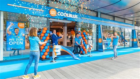 hoera de grootste coolblue winkel van nederland zit nu  rotterdam