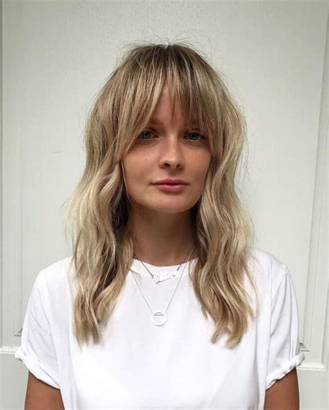 21 Trendiest Ways To Wear Long Curtain Bangs According To Stylists