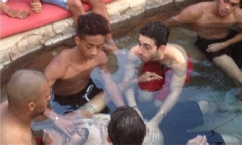 will smith watches david blaine hold his breath for 15 minutes as jaden pins him underwater