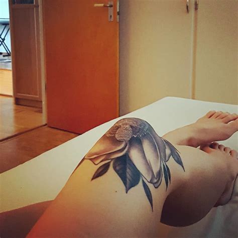 50 Inspiring Knee Tattoo Design Ideas For Women