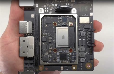 mac mini base model   early teardown showing  single nand flash chip resulting
