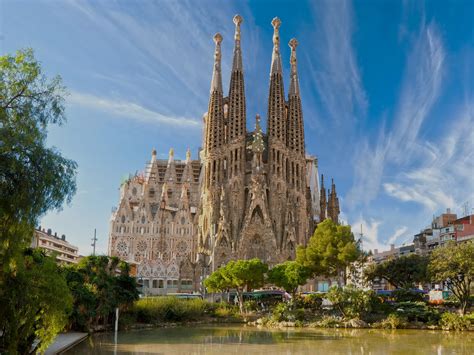 amazing tourist attractions    barcelona spain top dreamer