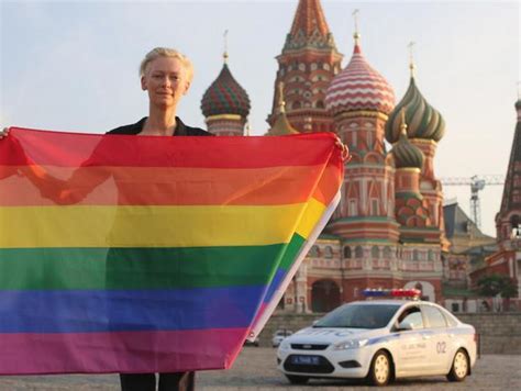oscar winner tilda swinton displays gay rainbow flag in front of kremlin in moscow