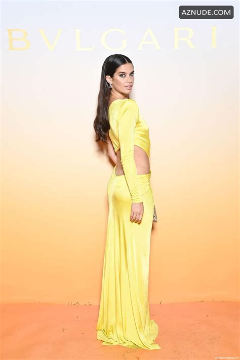 Sara Sampaio Sexy Poses In A Glamorous Lemon A Symmetrical Gown At The