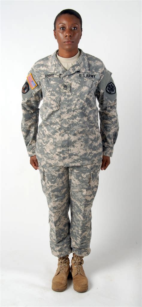 army combat uniform   female  version   article