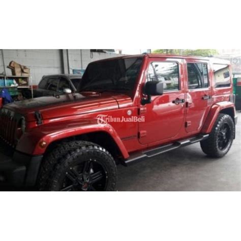 mobil bekas jeep rubicon type sahara  merah maroon mulus  km