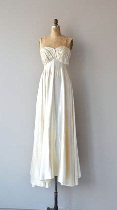 vintage wedding dresses visit etsy   wedding gowns pinterest vintage