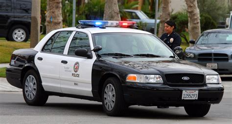 lapd searching  armed robbery suspects canyon news