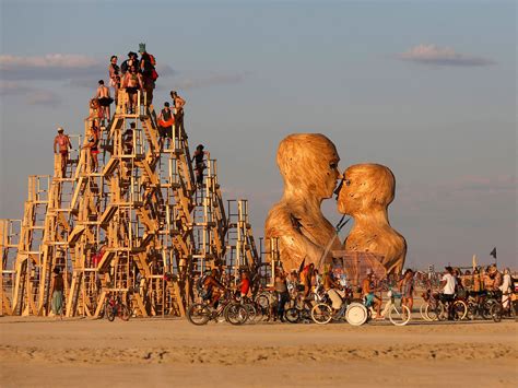 burning man festival 2014 thousands gather in nevada s black rock desert a day late after rain